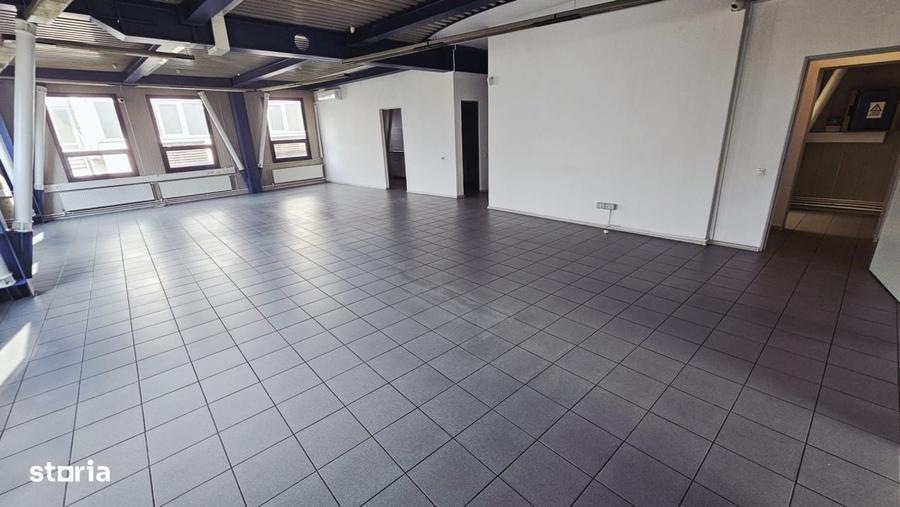 Spațiu comercial, de 152 mp, în Jiului