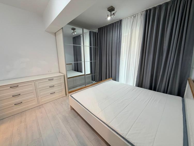 Apartament cu 4 camere decomandat în Politehnica