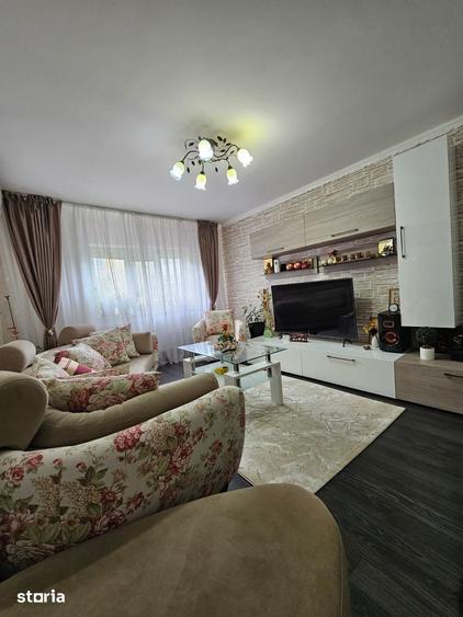 Apartament cu 2 camere decomandat în Calea București