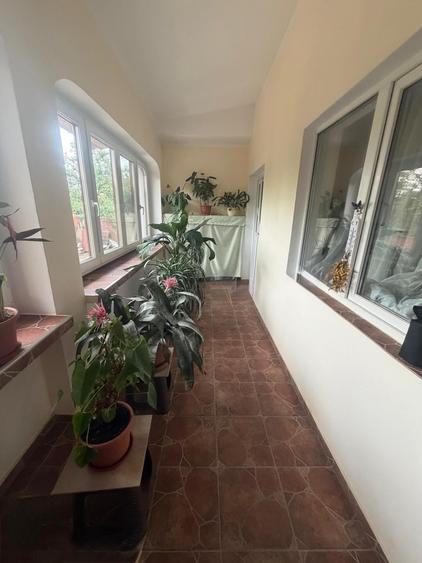 Casă individuală cu 9 camere cu Teren 600 Mp în Central