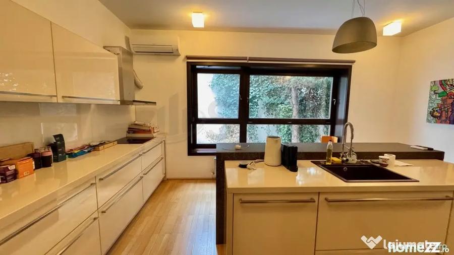 Casă cu 6 camere cu Teren 280 Mp în Calea Călărașilor