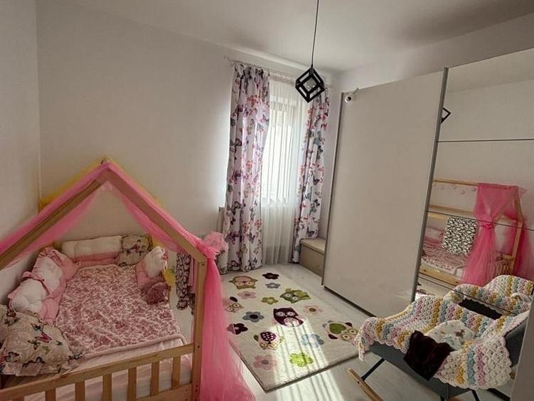 Apartament cu 4 camere decomandat în Sud-Est