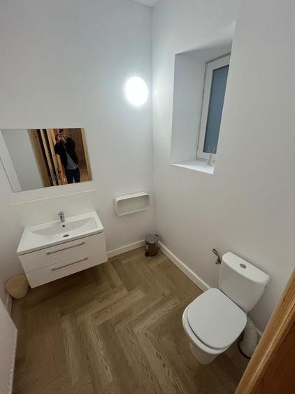 Apartament cu 5 camere decomandat în Peninsula