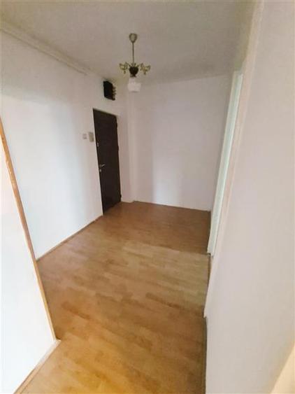 Apartament cu 3 camere circular în Astra