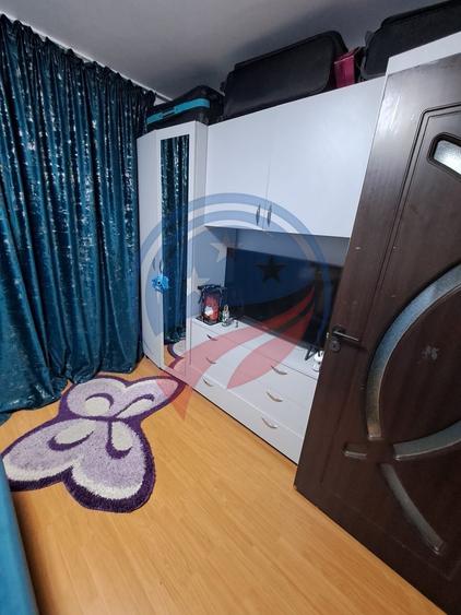 Apartament cu 2 camere semidecomandat, mobilat în Craiovița Nouă