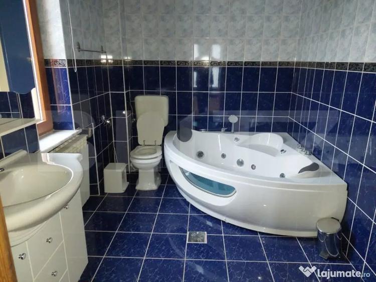 Casă cu 7 camere cu Teren 2000 Mp în Central