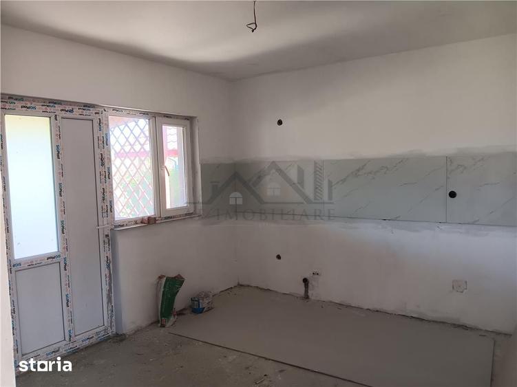 Casă cu 5 camere cu Teren 500 Mp în Țuțora