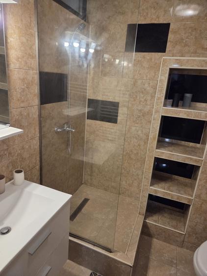 Apartament cu 20 camere semidecomandat în Universitate