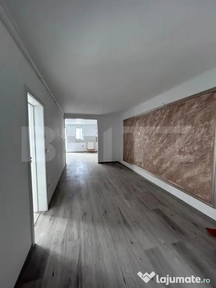Apartament cu 3 camere semidecomandat în Central
