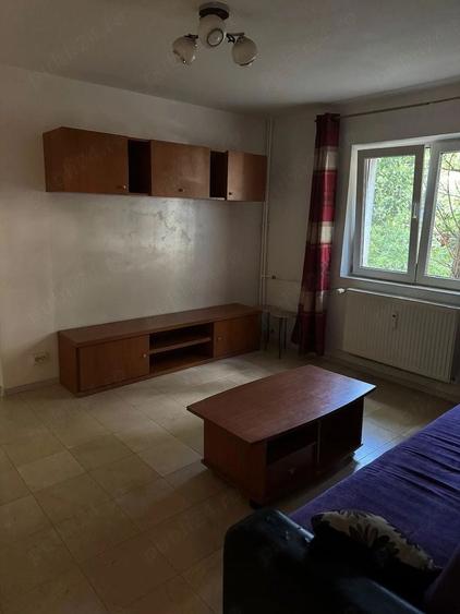Apartament cu 3 camere semidecomandat, mobilat în Brâncoveanu