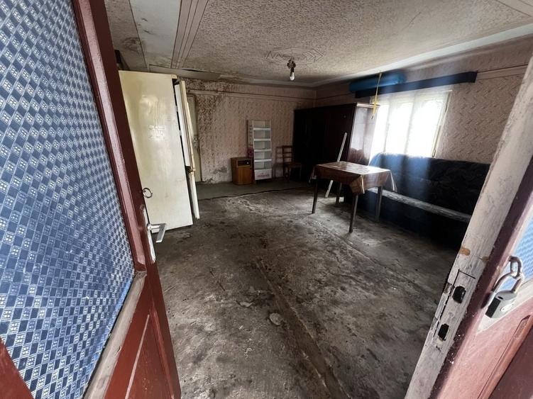 Casă cu 4 camere în Câmpofeni