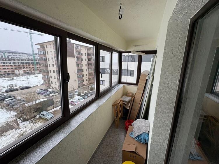 Apartament cu 3 camere decomandat în Roșu