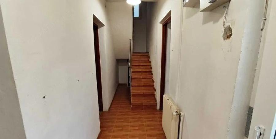 Casă cu 6 camere cu Teren 160 Mp în Dristor