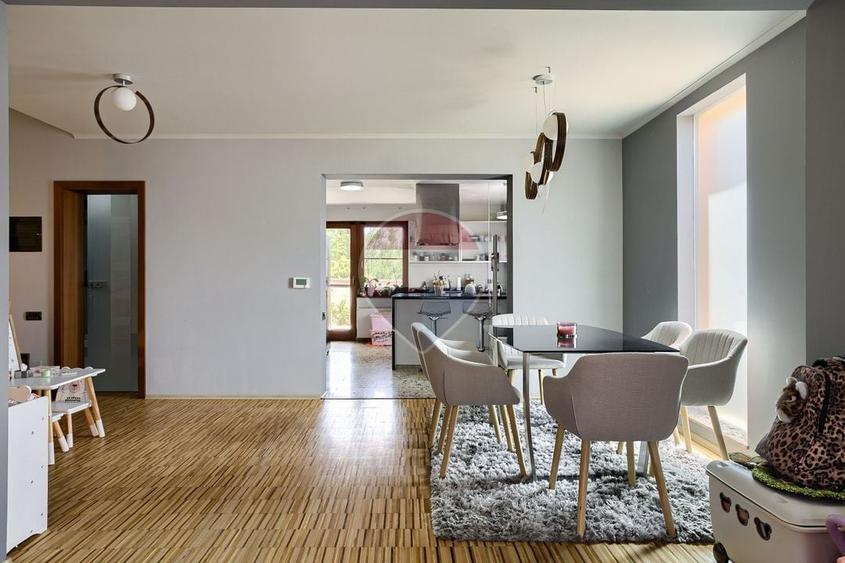 Casă individuală cu 7 camere cu Piscina în Nord