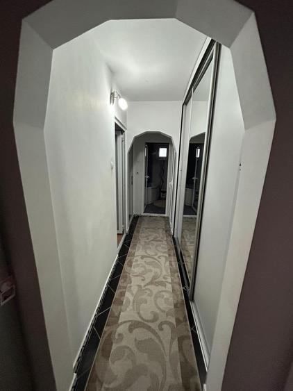Apartament cu 3 camere decomandat în Micro 17