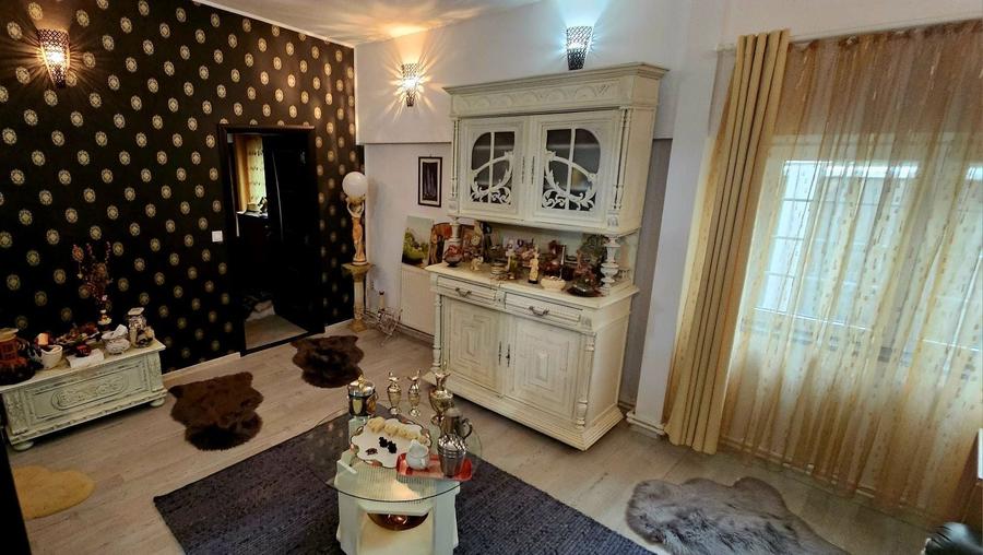 Casă cu 3 camere în Valea Adâncă