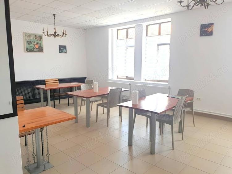 Casă cu 6 camere în Traian