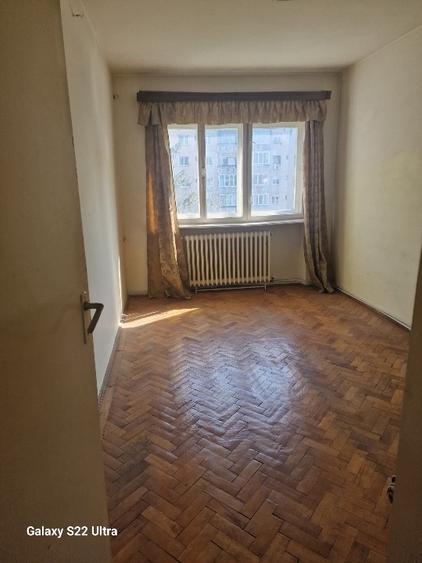 Apartament cu 4 camere semidecomandat în Central