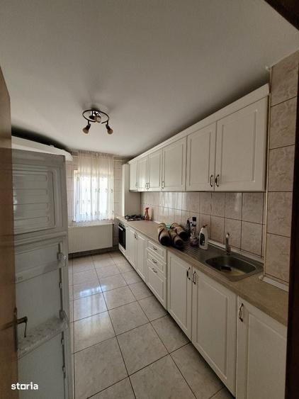 Apartament cu 3 camere decomandat în Bere