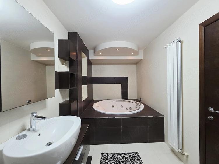 Apartament cu 4 camere decomandat în Central