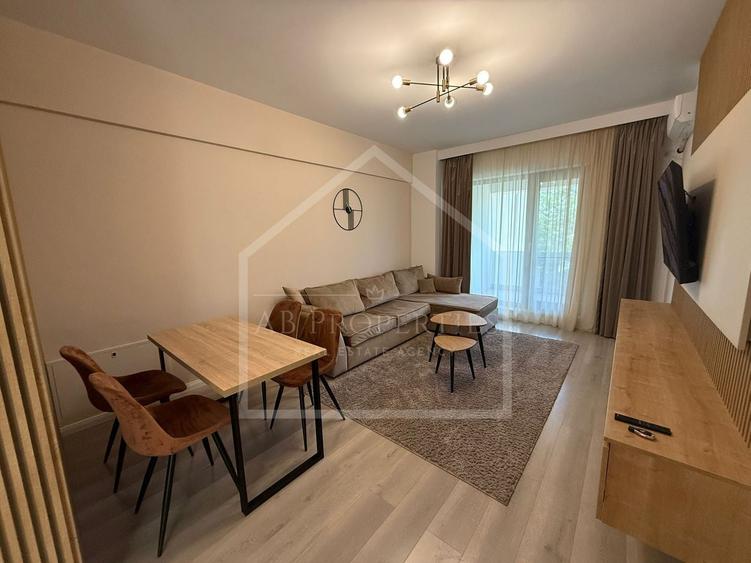 Apartament cu 2 camere semidecomandat, mobilat în Băneasa