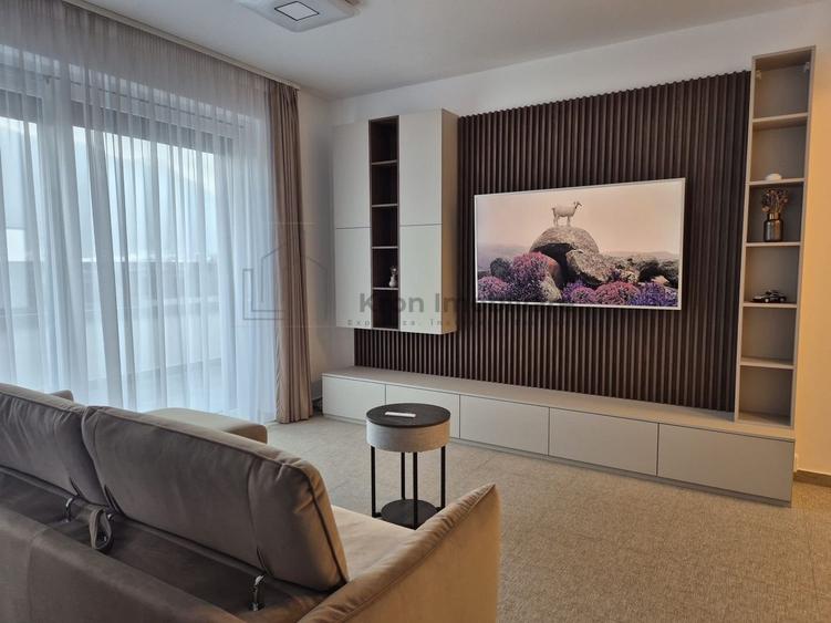 Apartament cu 3 camere decomandat, mobilat în Centură