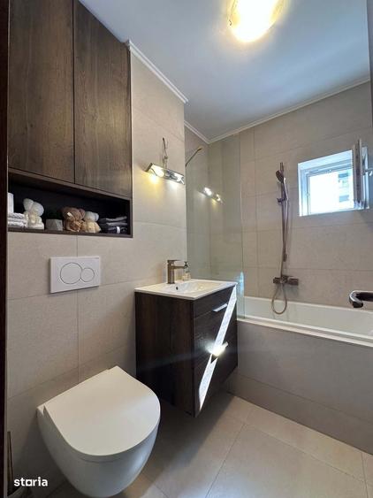 Apartament cu 4 camere decomandat în Micro 16