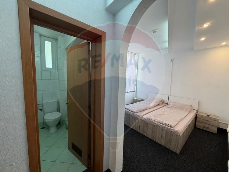 Birou, de 1,440 mp, în Central