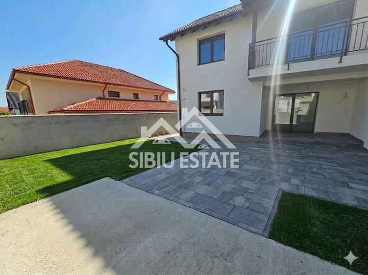 Duplex cu 4 camere cu Canalizare în Șelimbăr