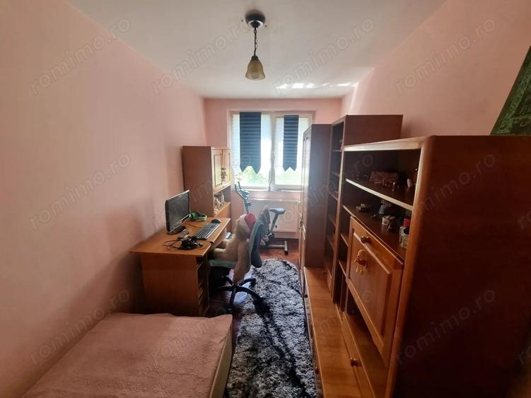 Apartament cu 3 camere semidecomandat în Abator