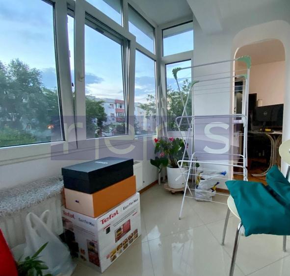 Apartament cu 3 camere decomandat în Drumul Sării