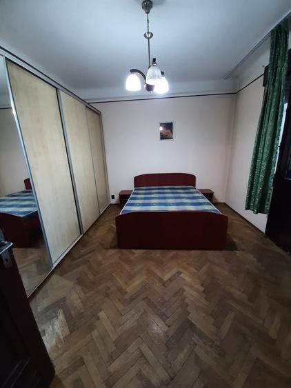 Apartament cu 3 camere semidecomandat în Sala Palatului