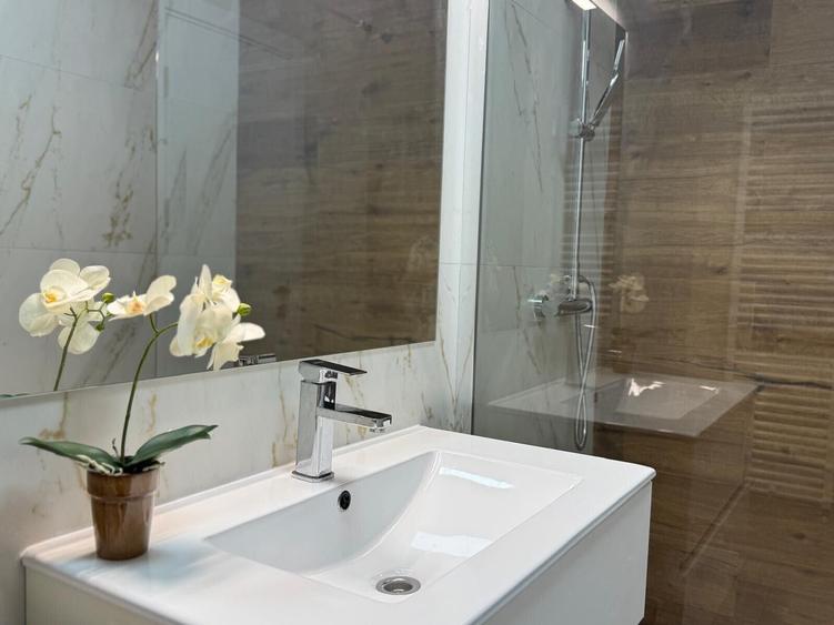 Apartament cu 3 camere semidecomandat, mobilat în Brâncoveanu