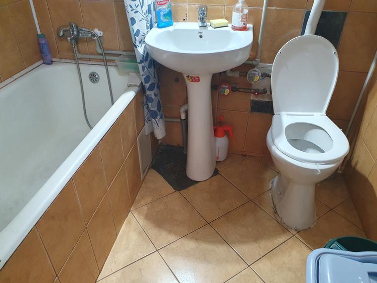 Apartament cu 3 camere semidecomandat în Drumul Taberei