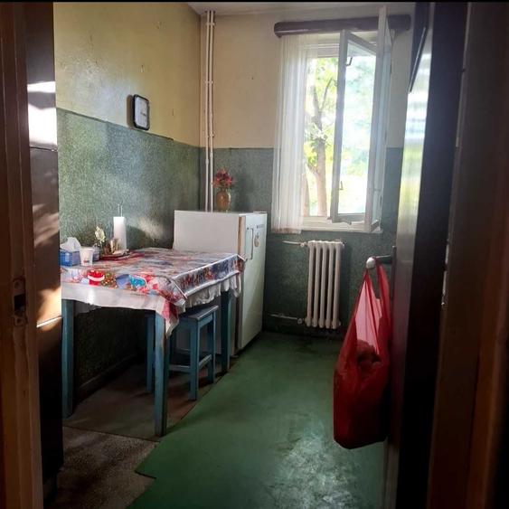 Apartament cu 3 camere semidecomandat în Tomis II