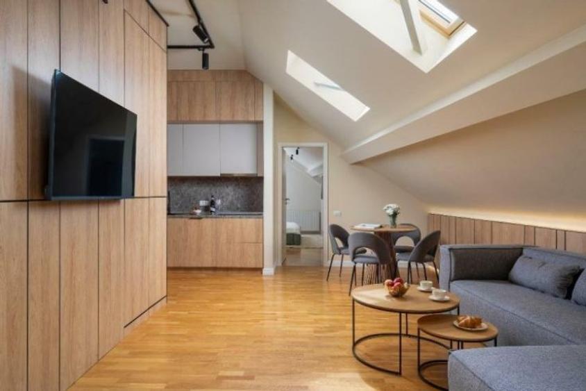 Apartament cu 4 camere decomandat în Dacia
