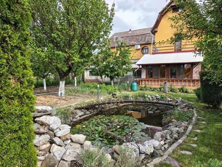 Casă cu 7 camere cu Teren 1323 Mp în Central