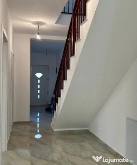 Casă cu 5 camere cu Teren 300 Mp în Sânandrei