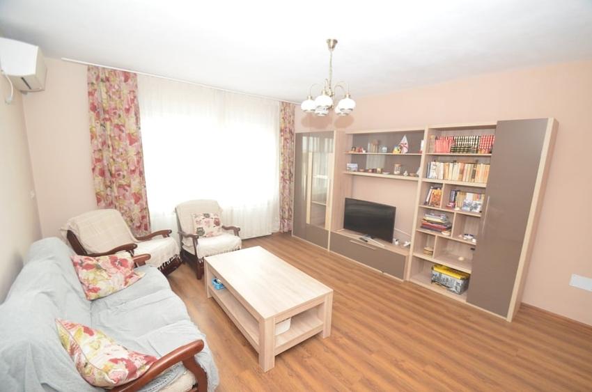 Apartament cu 3 camere decomandat în Bălcescu
