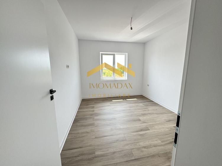 Duplex cu 4 camere cu Canalizare în Utvin