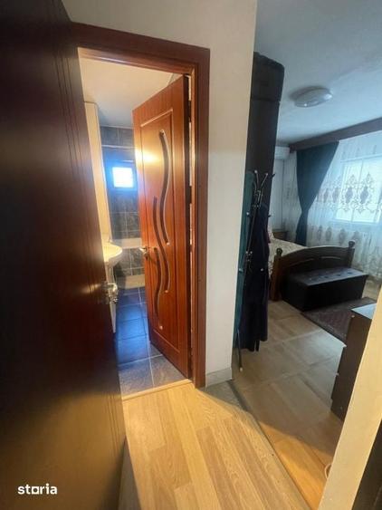 Apartament cu 4 camere în Craiovița Nouă
