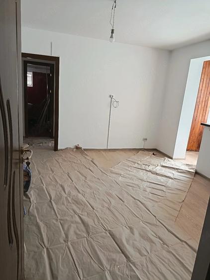 Apartament cu 2 camere semidecomandat în Craiovei