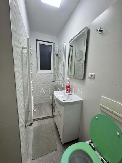 Apartament cu 3 camere decomandat, mobilat în Torontalului