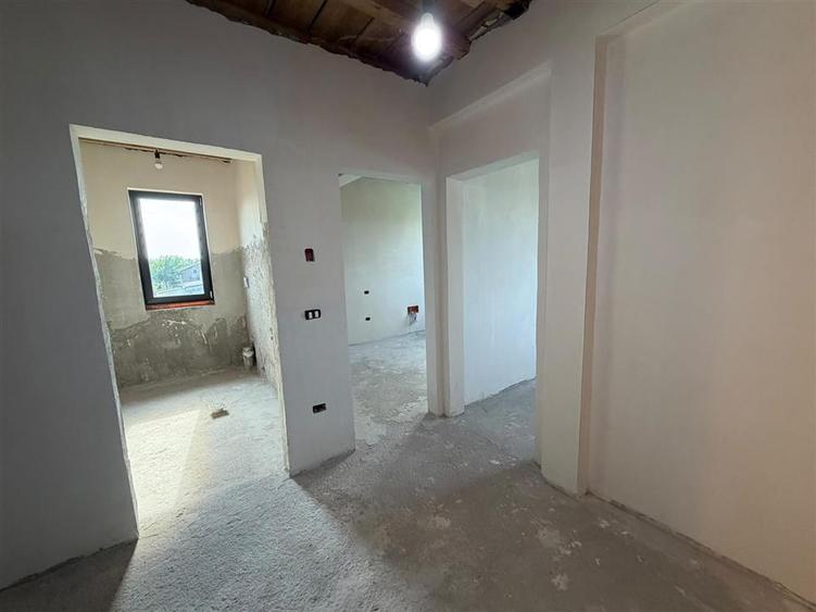 Duplex cu 3 camere cu Canalizare în Vânători