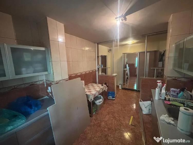 Apartament cu 3 camere semidecomandat în Drumul Taberei