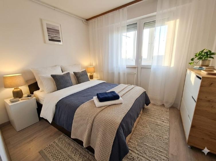 Apartament cu 2 camere semidecomandat, mobilat în P-ța Victoriei