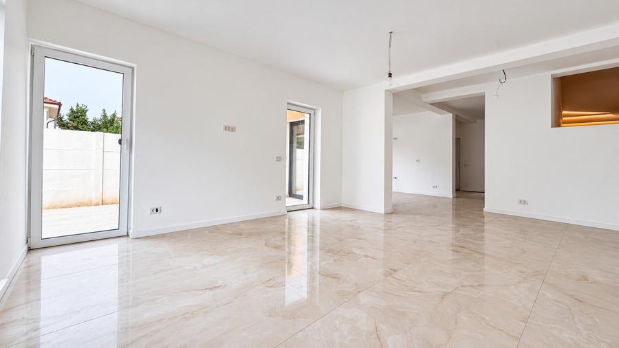 Duplex cu 4 camere cu Canalizare în Ghiroda