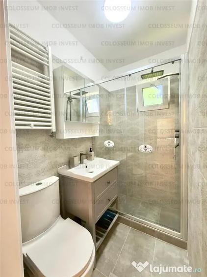 Apartament cu 3 camere semidecomandat în Centrul Civic