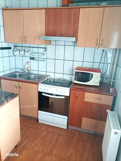 Apartament cu 3 camere decomandat în Nicolina