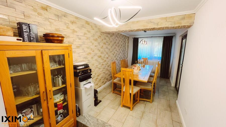 Casă cu 6 camere cu Teren 10100 Mp în Traian